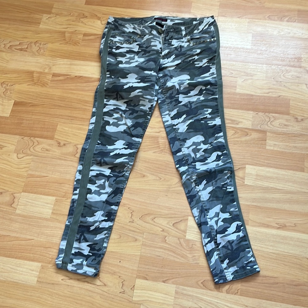 Material Girl green/tan camo pants